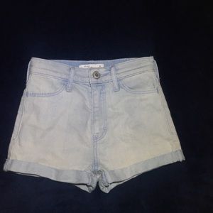LIGHT WASH JEAN SHORTS